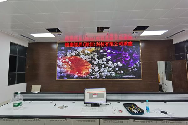 一套常見的室內LED顯示屏系統(tǒng)包括哪些設備？
