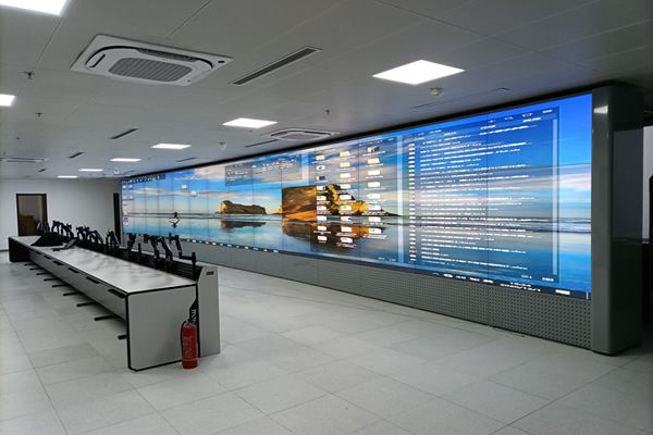 大數(shù)據(jù)顯示平臺使用液晶拼接與LED顯示屏？