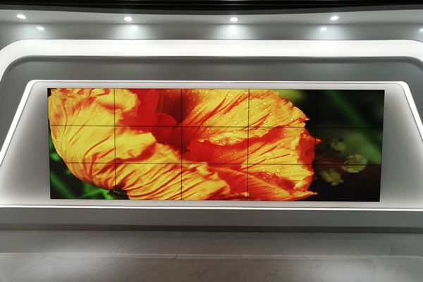 網(wǎng)絡(luò)直播間背景墻用液晶拼接屏好，還是LED顯示屏好？